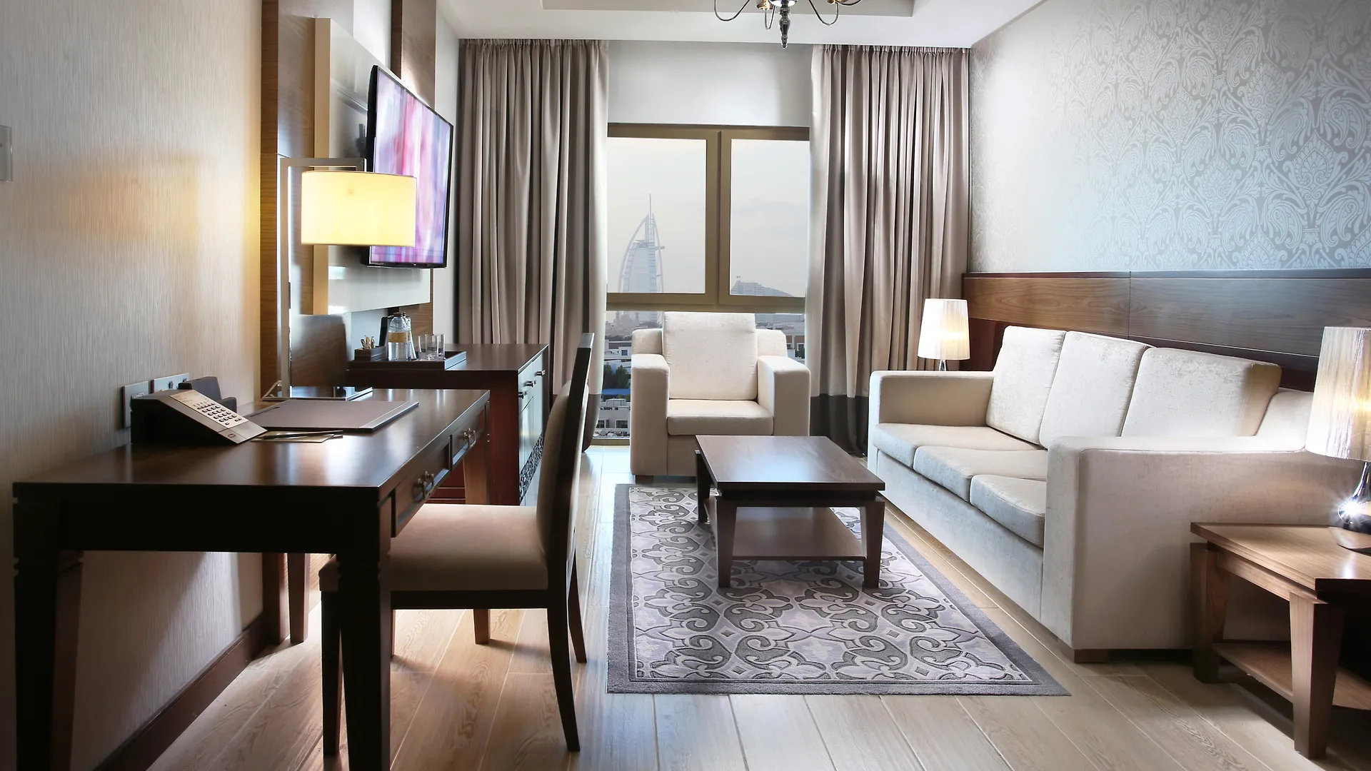 Metropolitan Hotel Dubai 4*,