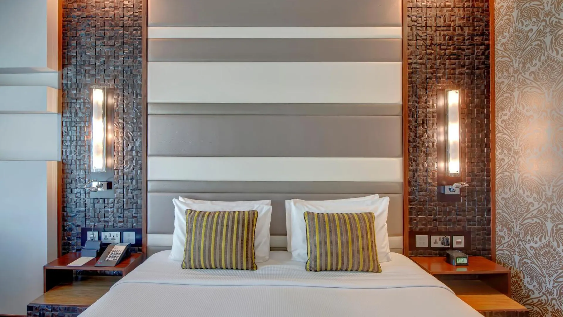 Metropolitan Hotel Dubai 4*,  Förenade Arabemiraten
