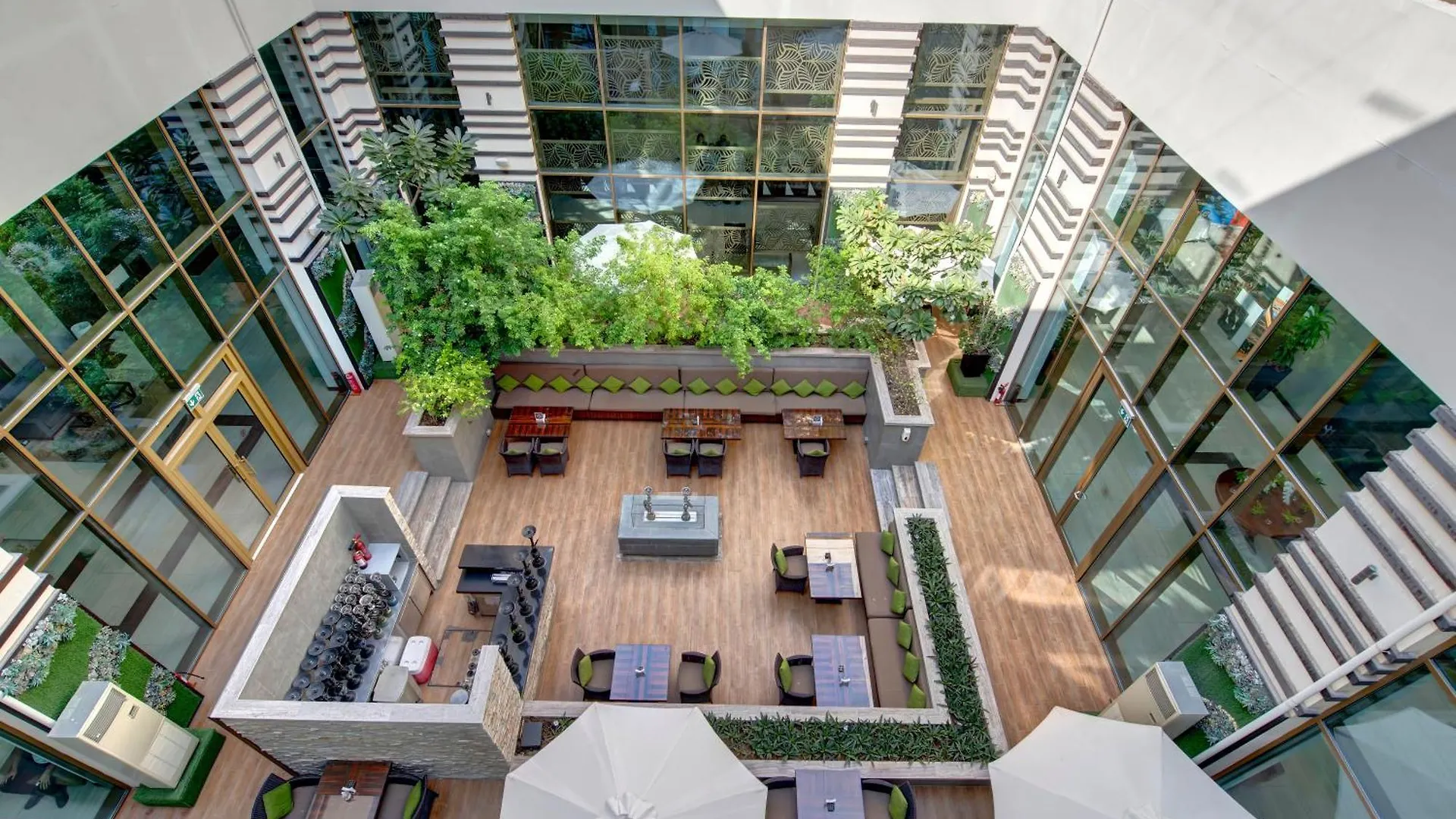 Metropolitan Hotel Dubai 4*,