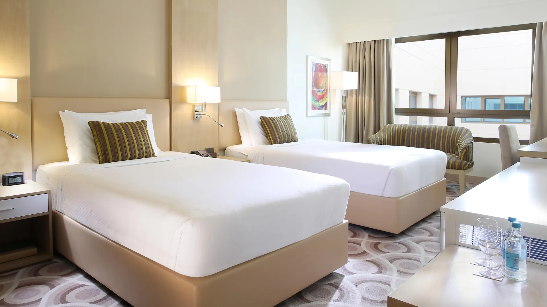 Metropolitan Hotel Dubai 4*,